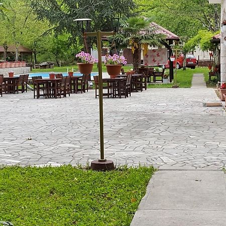 Sara Hotel Buzet Ngoại thất bức ảnh