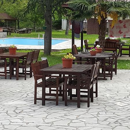 Sara Hotel Buzet Ngoại thất bức ảnh